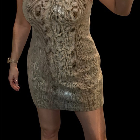 Urban outfitters mini dress with open back - Picture 11 of 15